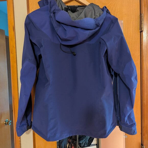 Arc'teryx Women's Alpha AR Jacket, Small, Blueish Purple - Picture 10 of 16